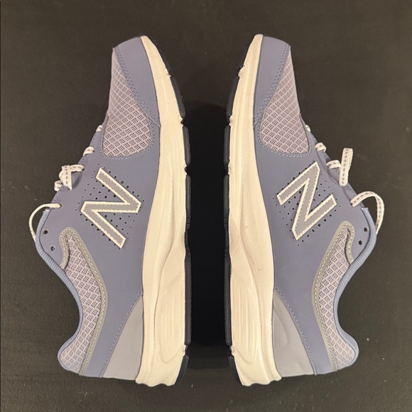 Woman’s New balance 411 V2 size 10 D (Wide) - Picture 6 of 7